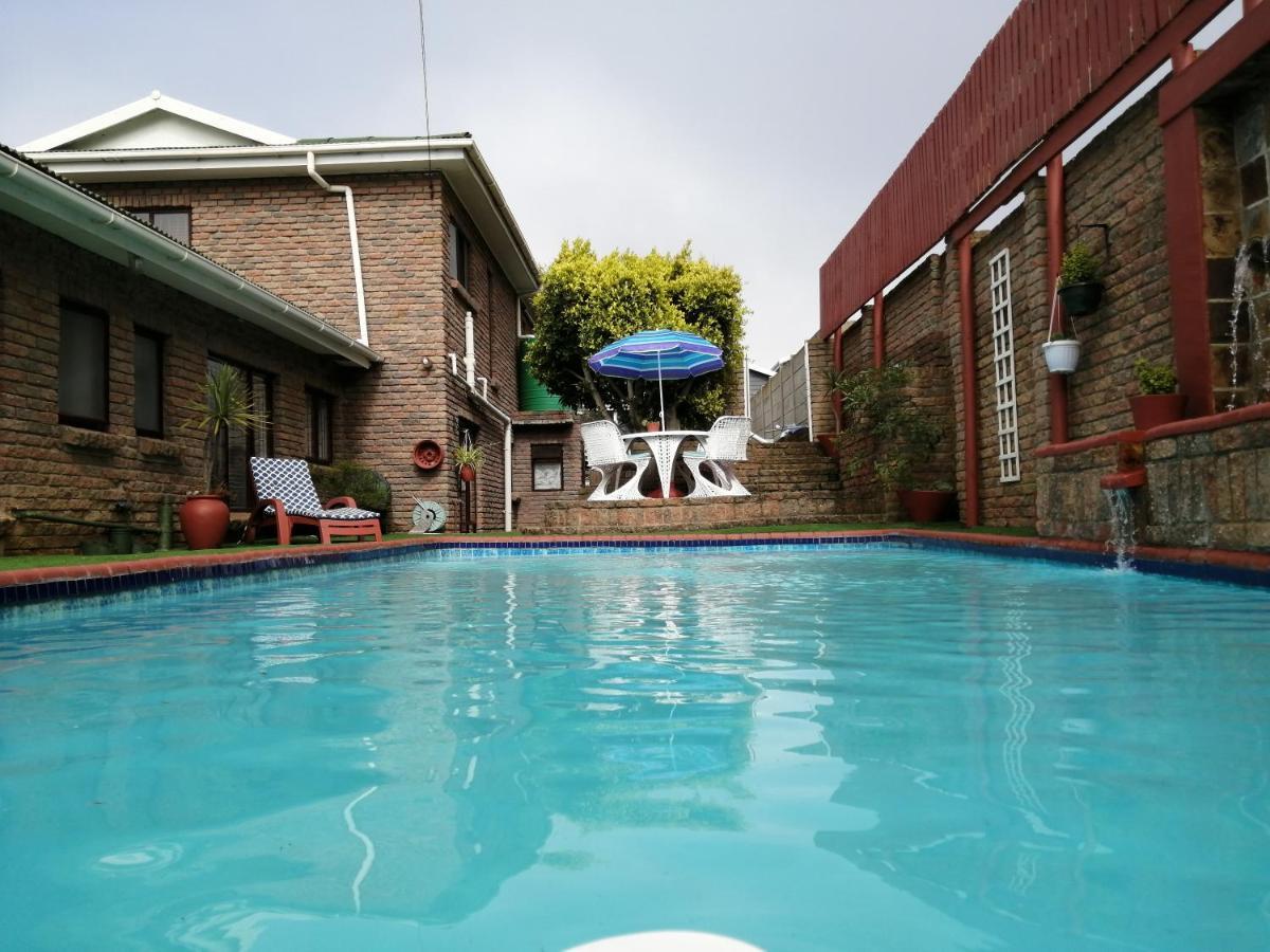 Amzee Bokmakierie Guest House Dana Bay Esterno foto